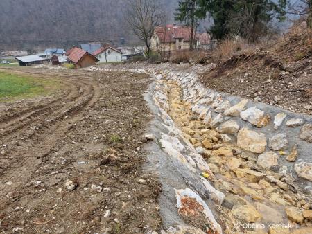 Črna (3)
